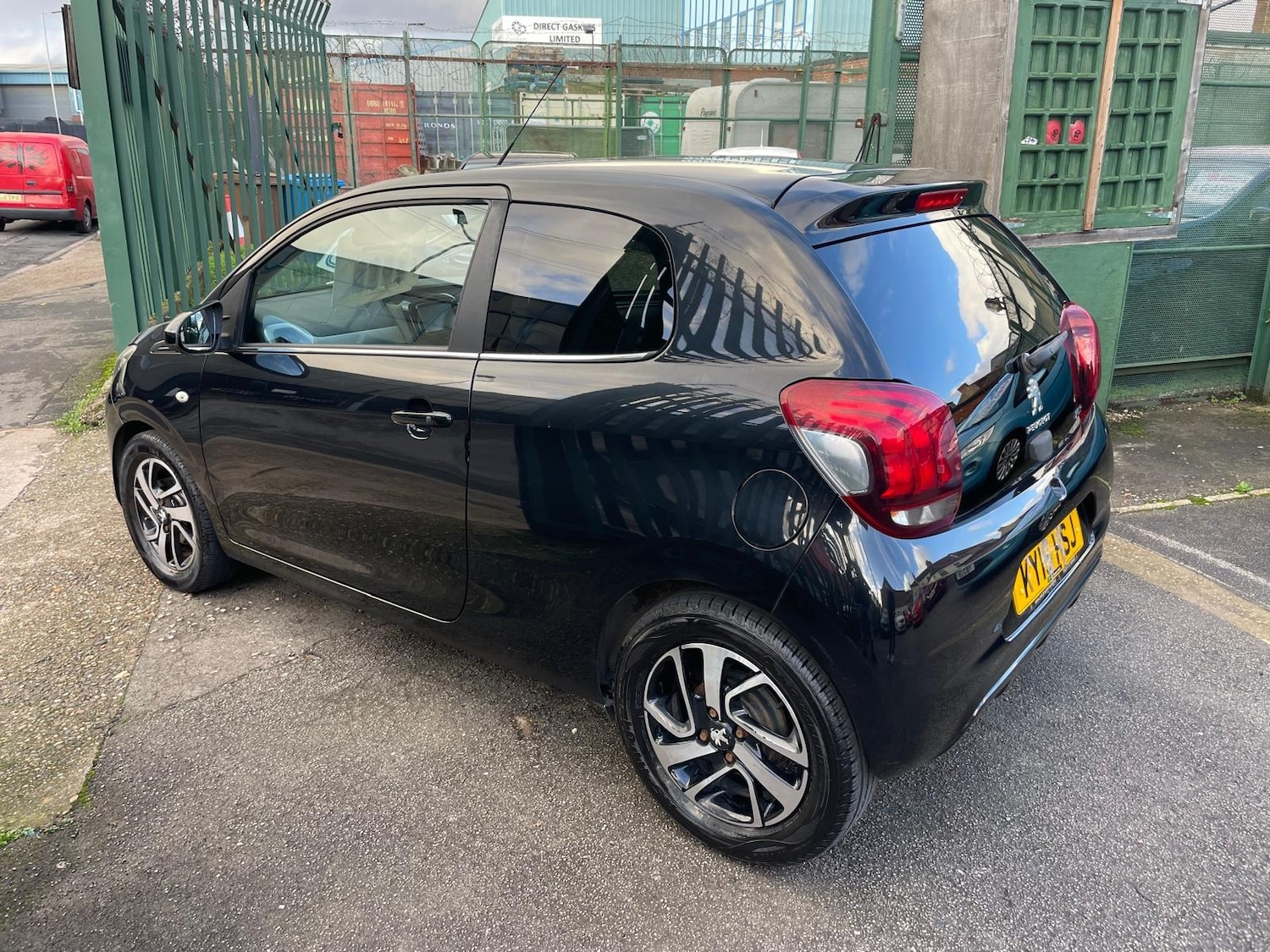 Used Peugeot 108 2015 for sale - 76582995: Photo 24