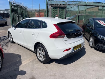 Used Volvo V40 2014 for sale - 79446447: Photo