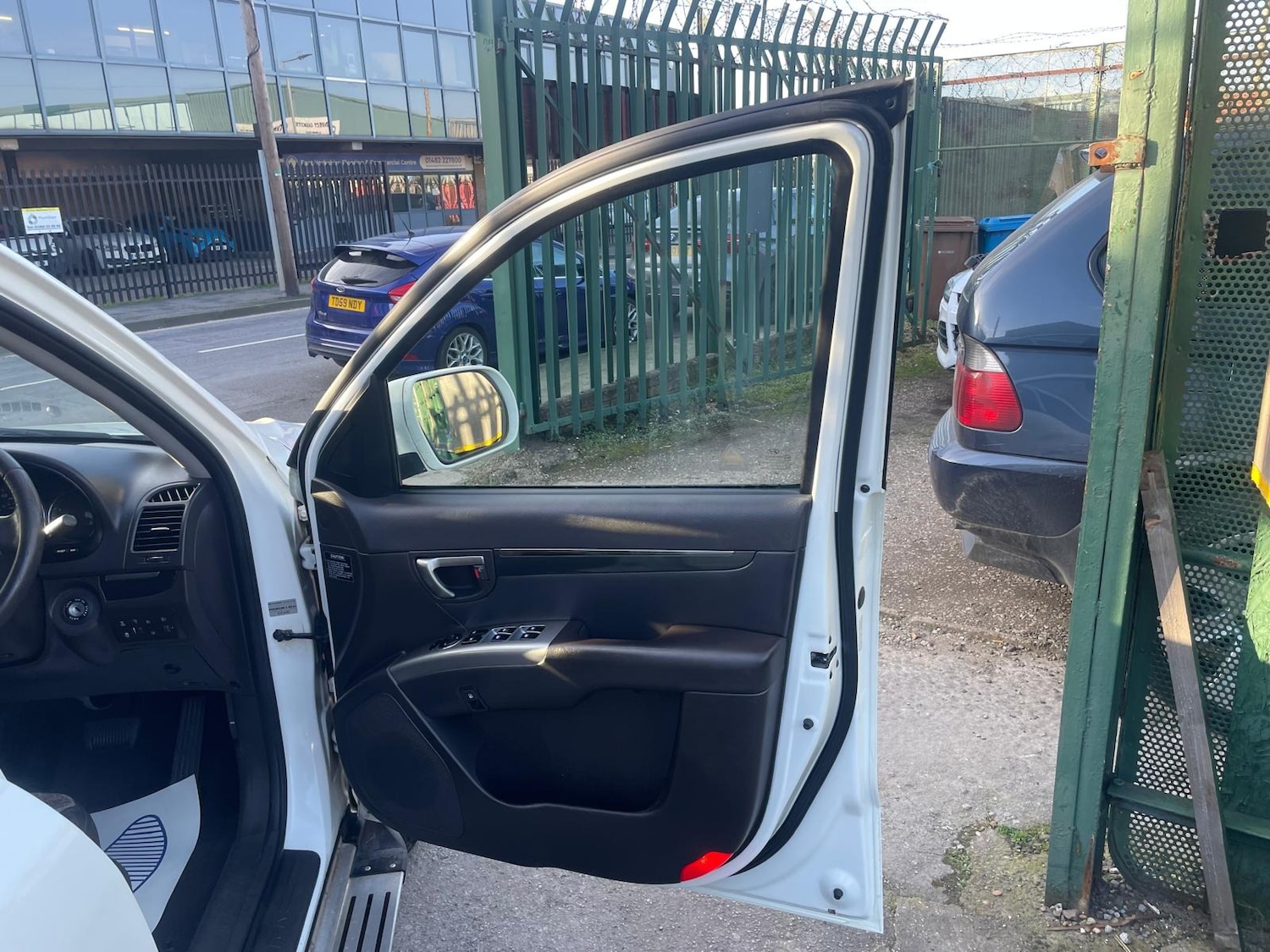 Used Hyundai Santa Fe 2011 for sale - 77775108: Photo 15