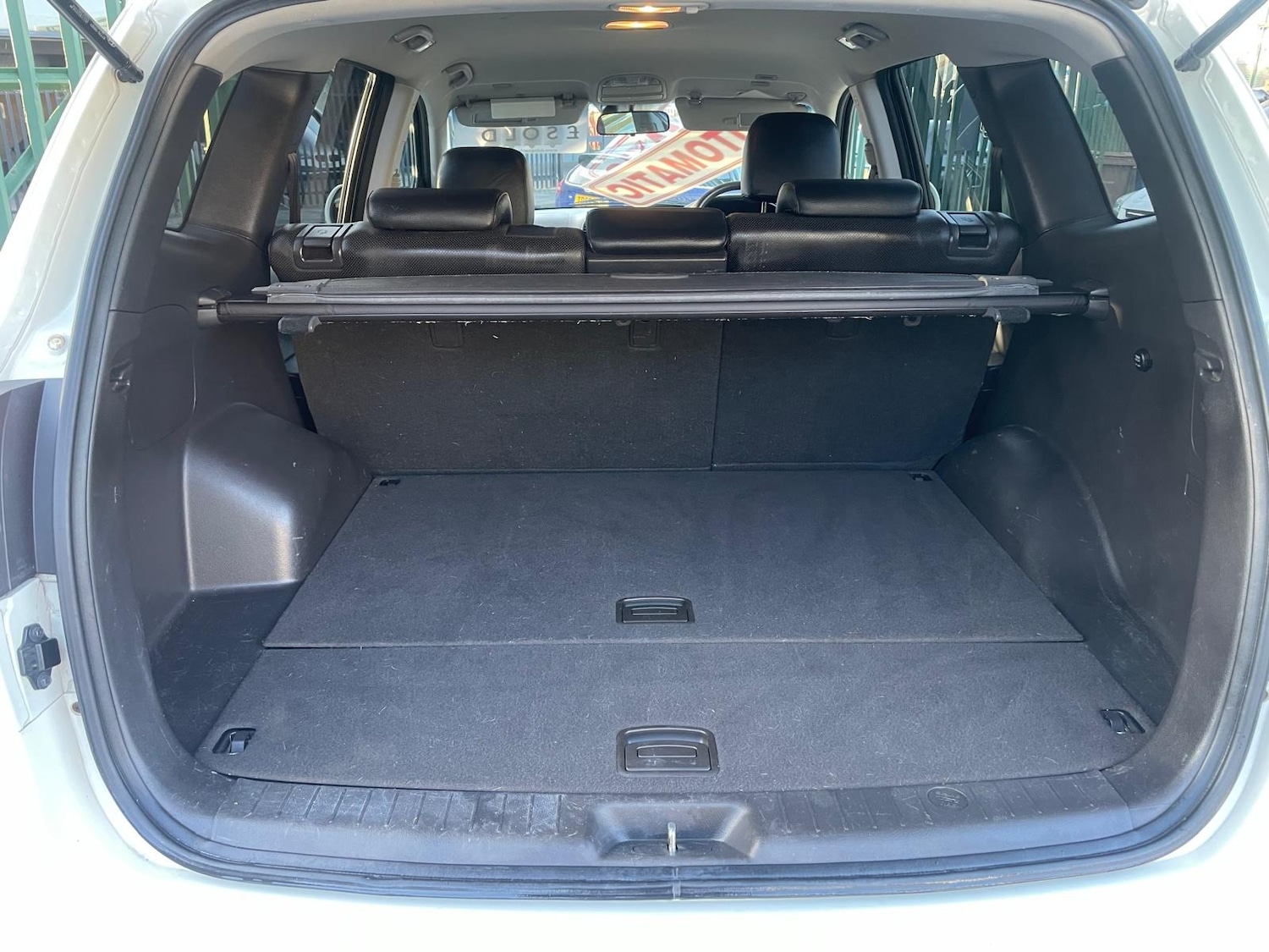 Used Hyundai Santa Fe 2011 for sale - 77775108: Photo 19