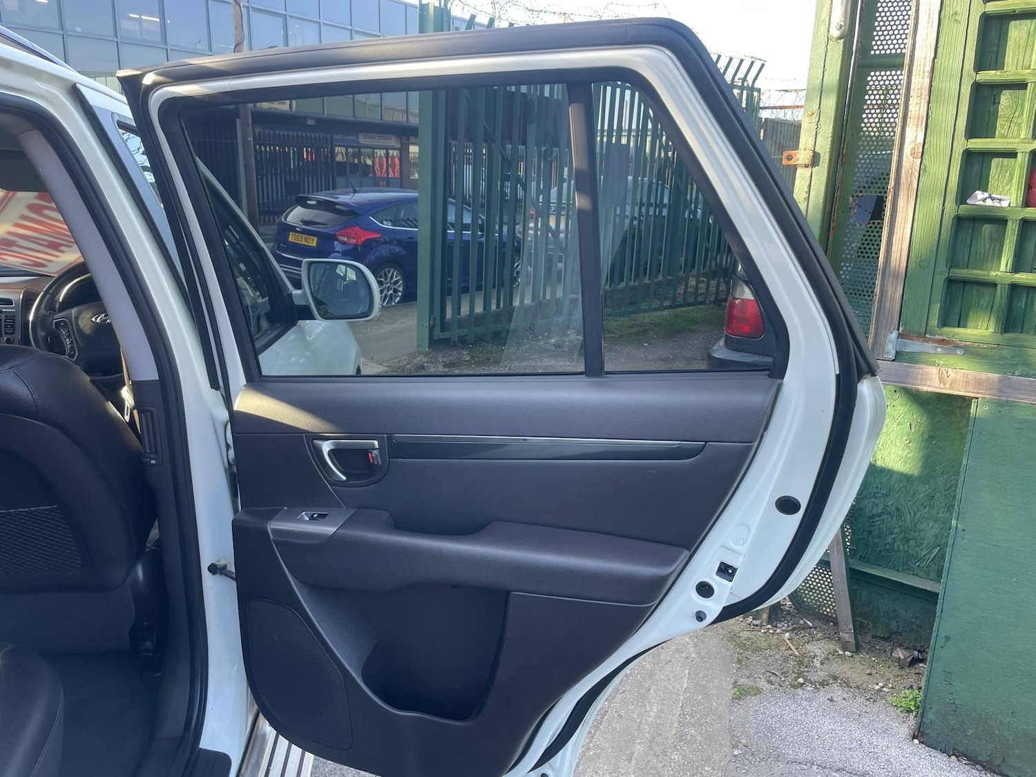 Used Hyundai Santa Fe 2011 for sale - 77775108: Photo 6