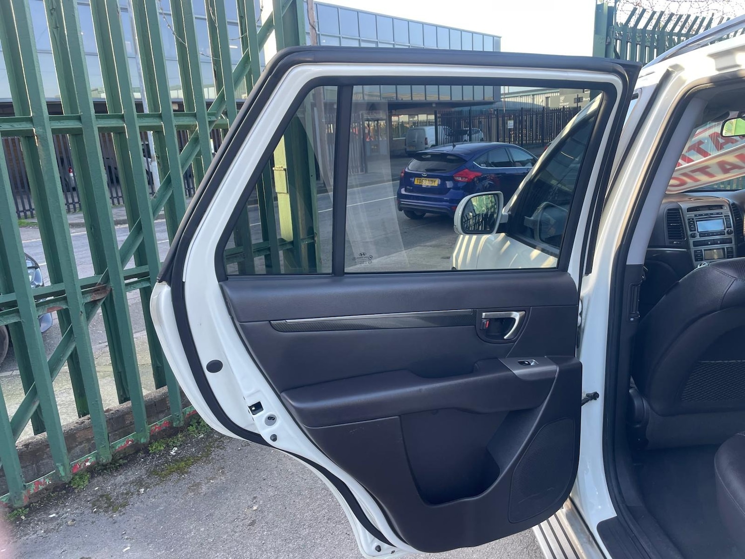 Used Hyundai Santa Fe 2011 for sale - 77775108: Photo 9