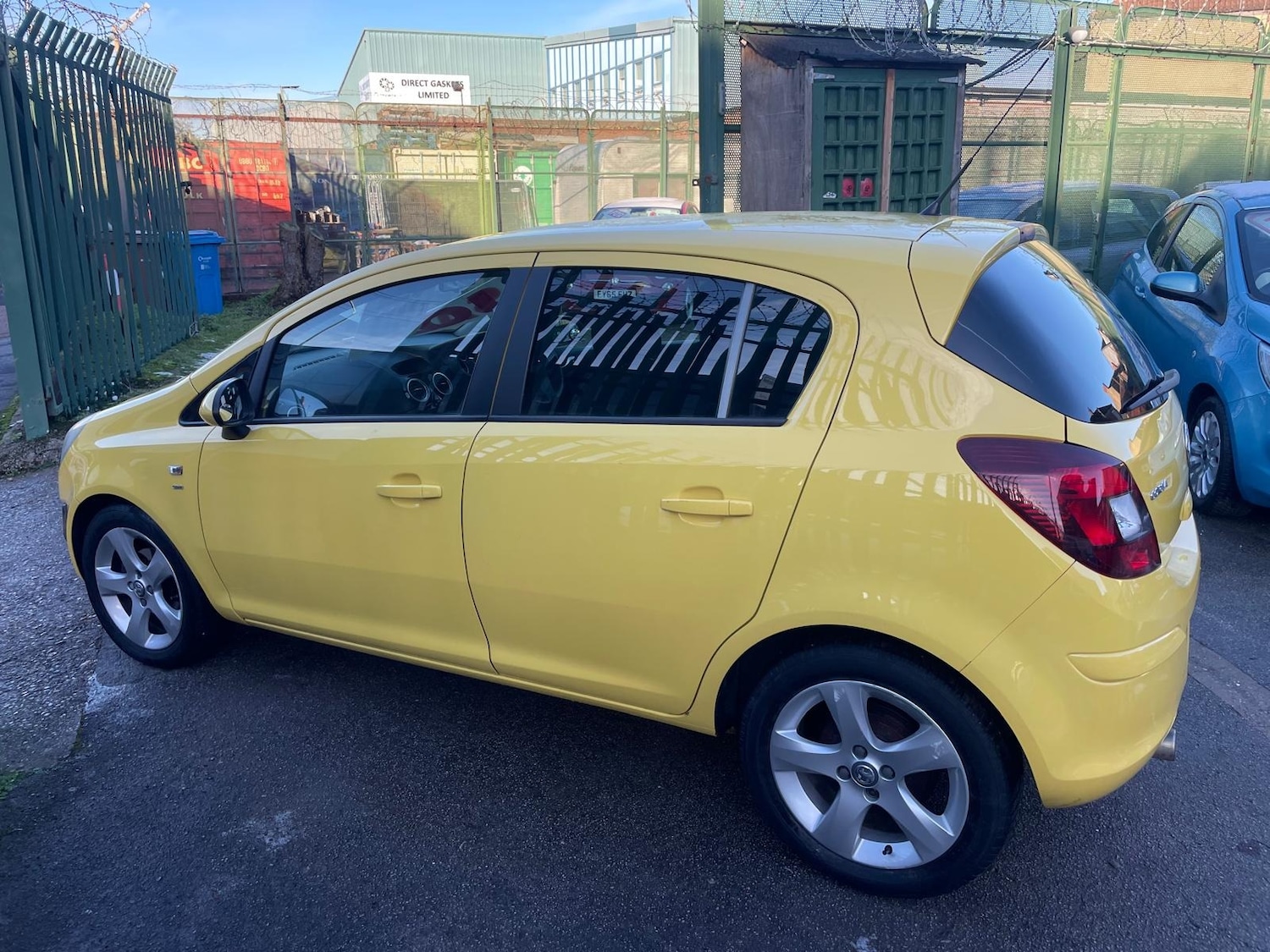 Used Vauxhall Corsa 2012 for sale - 76681558: Photo 2
