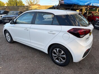 Used Hyundai i20 2018 for sale - 78406034: Photo