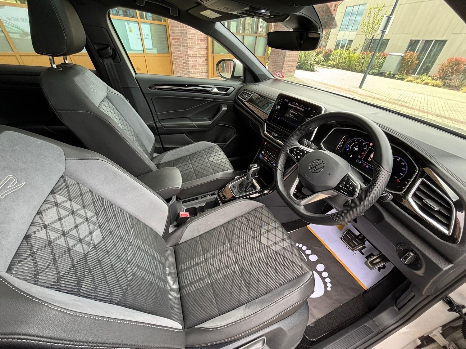 Used Volkswagen T-Roc 2023 for sale - 78115968: Photo 31