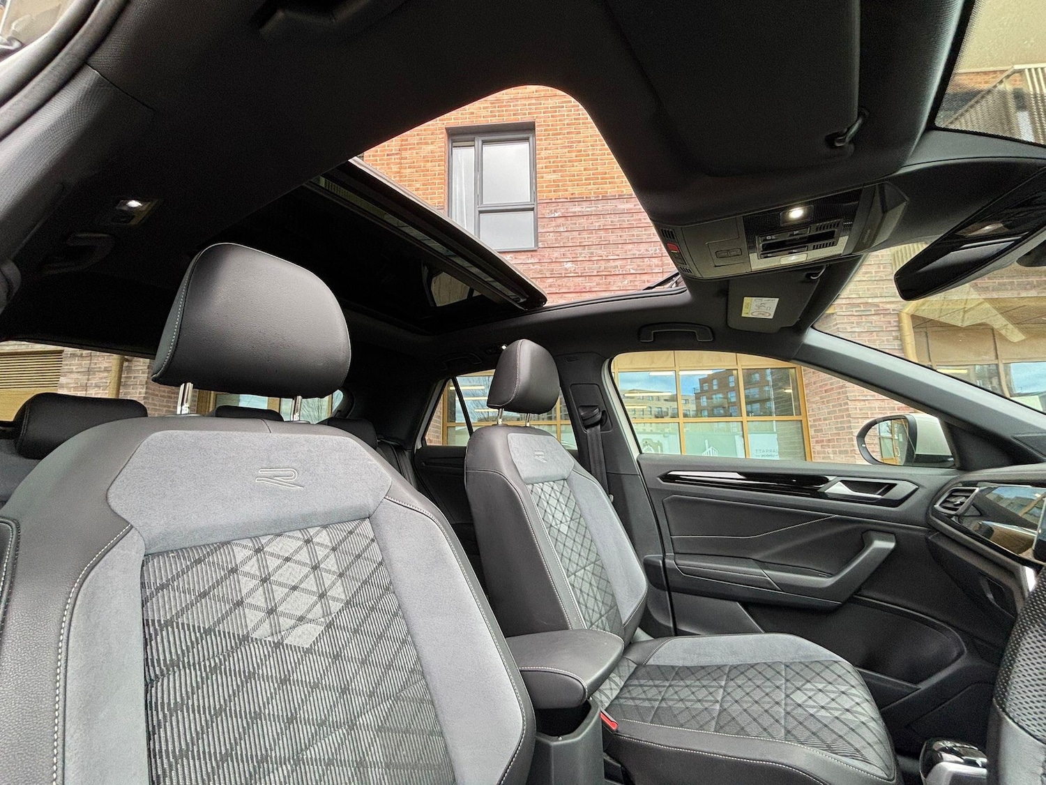 Used Volkswagen T-Roc 2023 for sale - 78115968: Photo 32