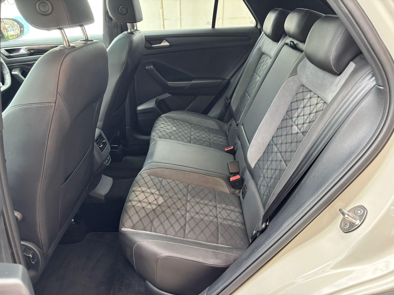 Used Volkswagen T-Roc 2023 for sale - 78115968: Photo 33