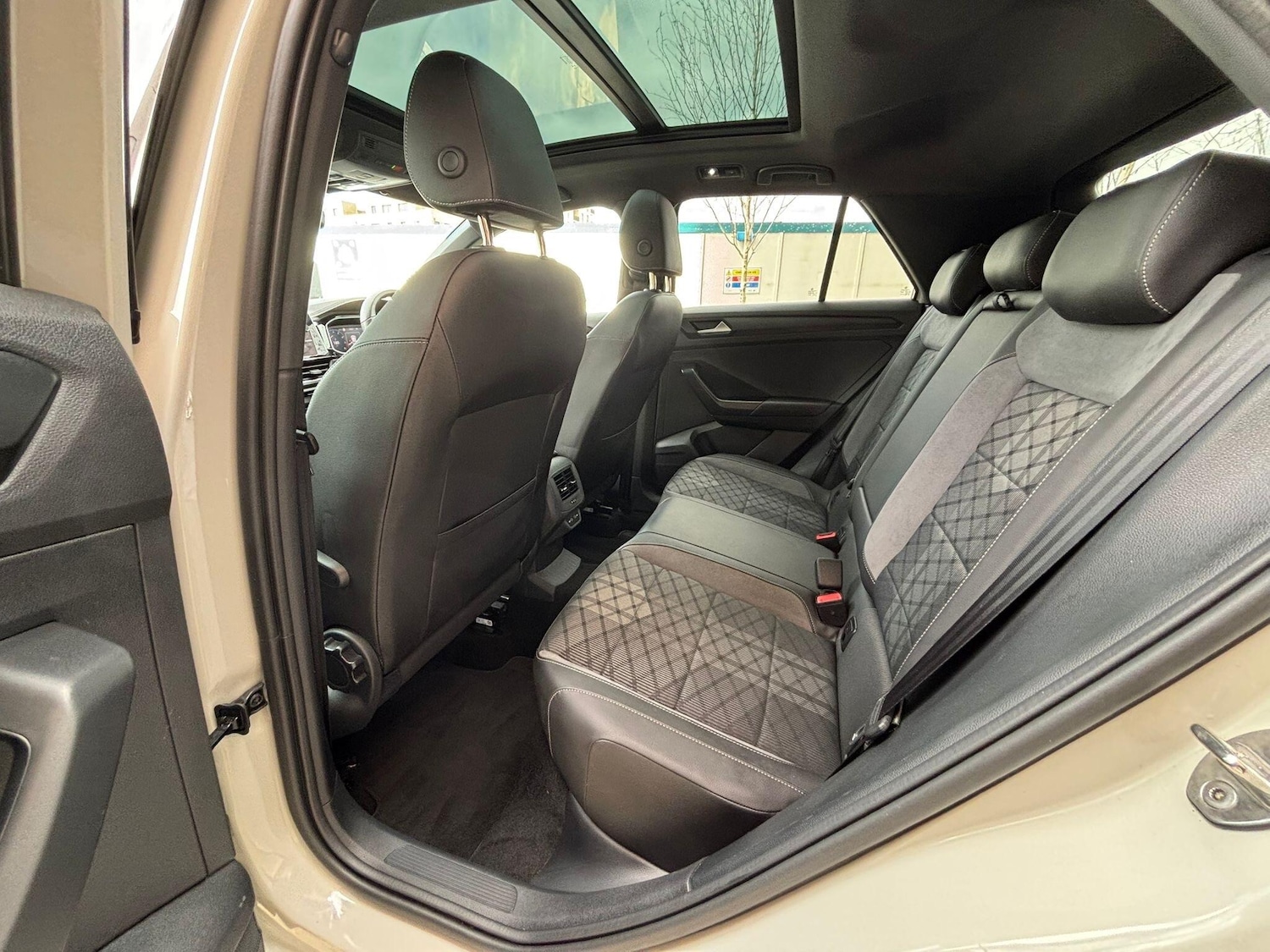 Used Volkswagen T-Roc 2023 for sale - 78115968: Photo 34