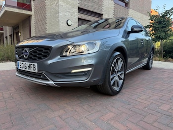 Used Volvo V60 2016 for sale - 79521361: Photo