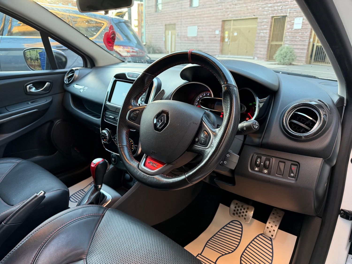 Used Renault Clio 2015 for sale - 77109906: Photo 22