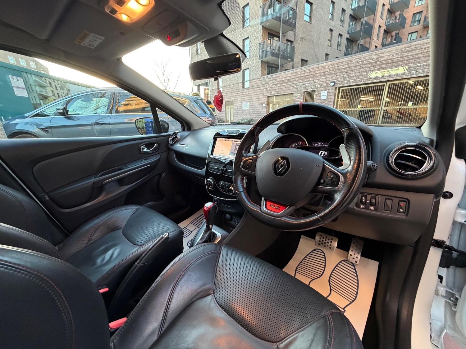 Used Renault Clio 2015 for sale - 77109906: Photo 25