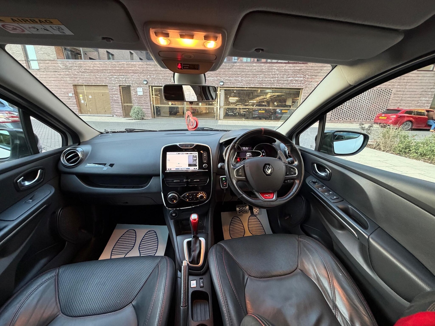 Used Renault Clio 2015 for sale - 77109906: Photo 4