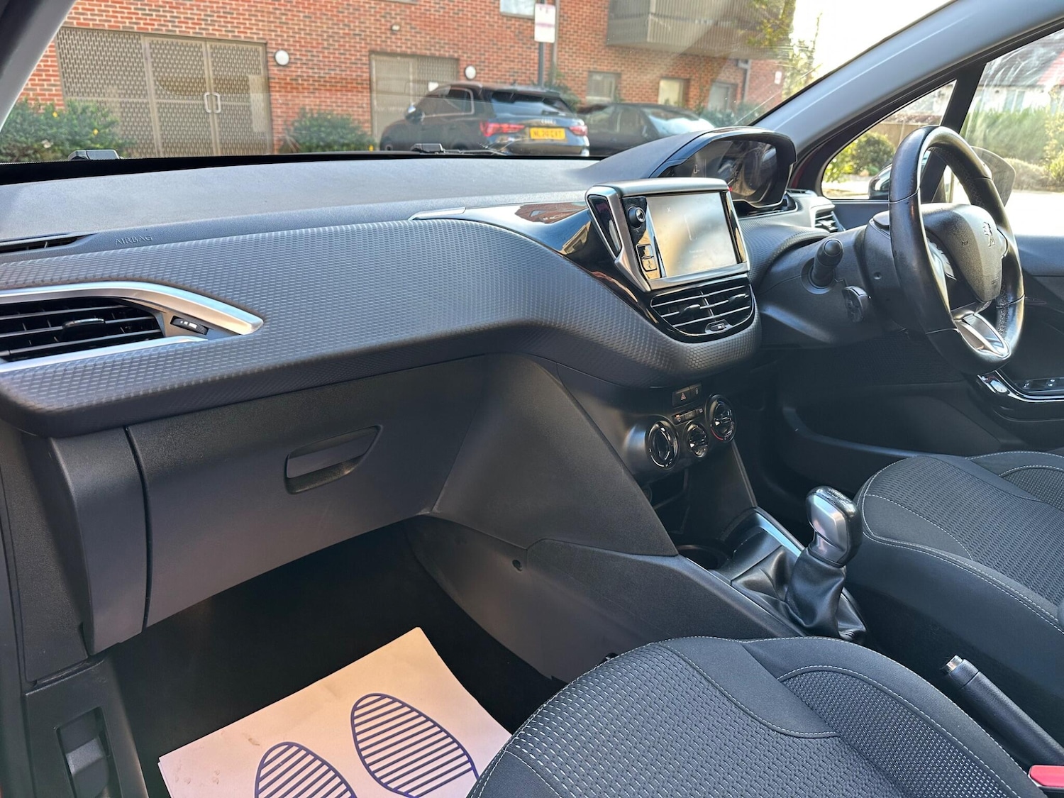 Used Peugeot 208 2017 for sale - 76607151: Photo 3