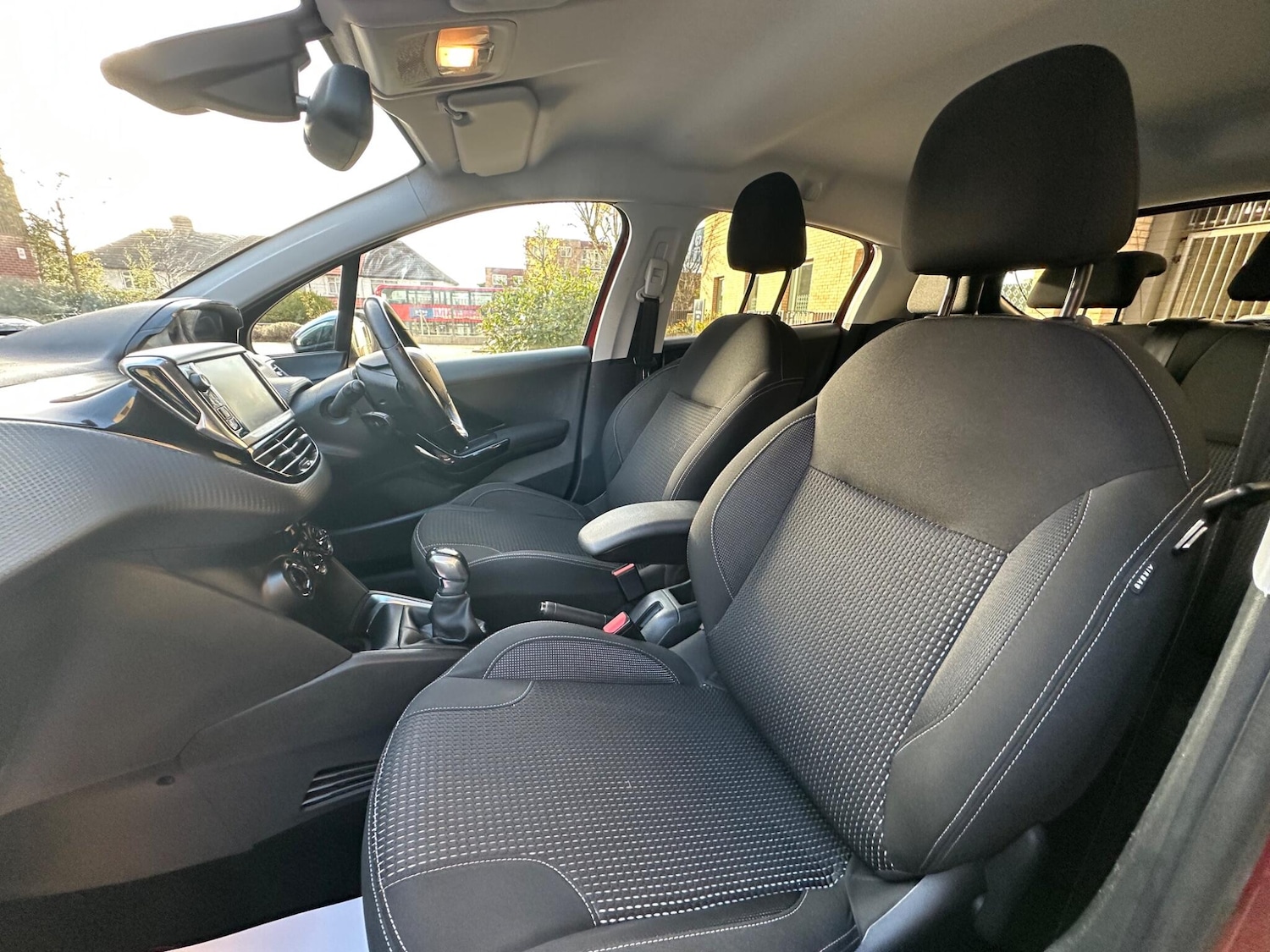 Used Peugeot 208 2017 for sale - 76607151: Photo 32