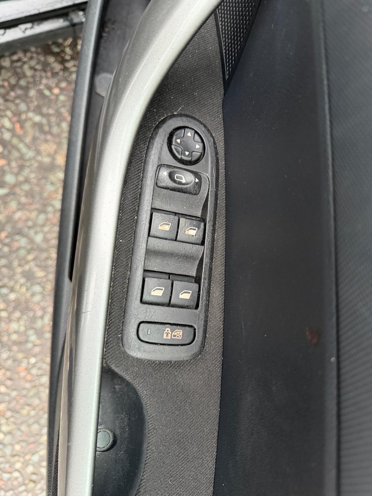 Used Peugeot 308 2011 for sale - 77155694: Photo 5