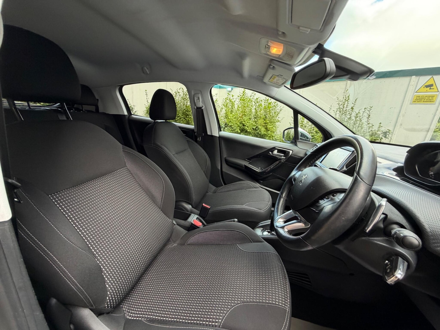 Used Peugeot 208 2016 for sale - 77396088: Photo 30