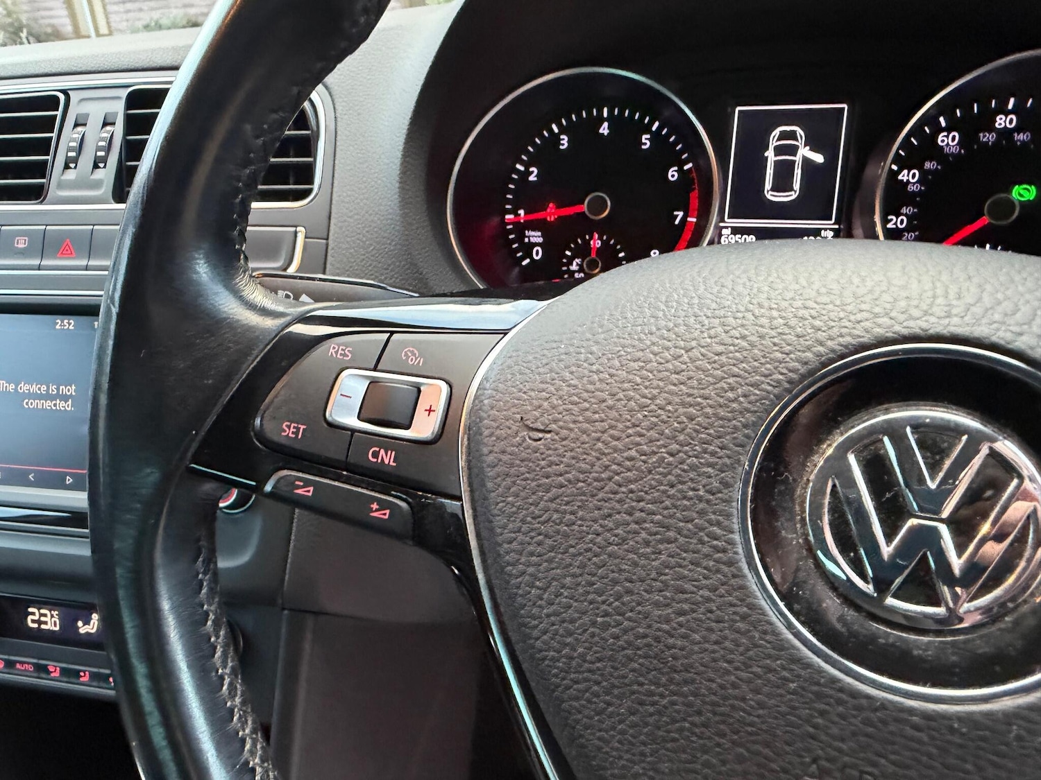 Used Volkswagen Polo 2015 for sale - 76855664: Photo 28