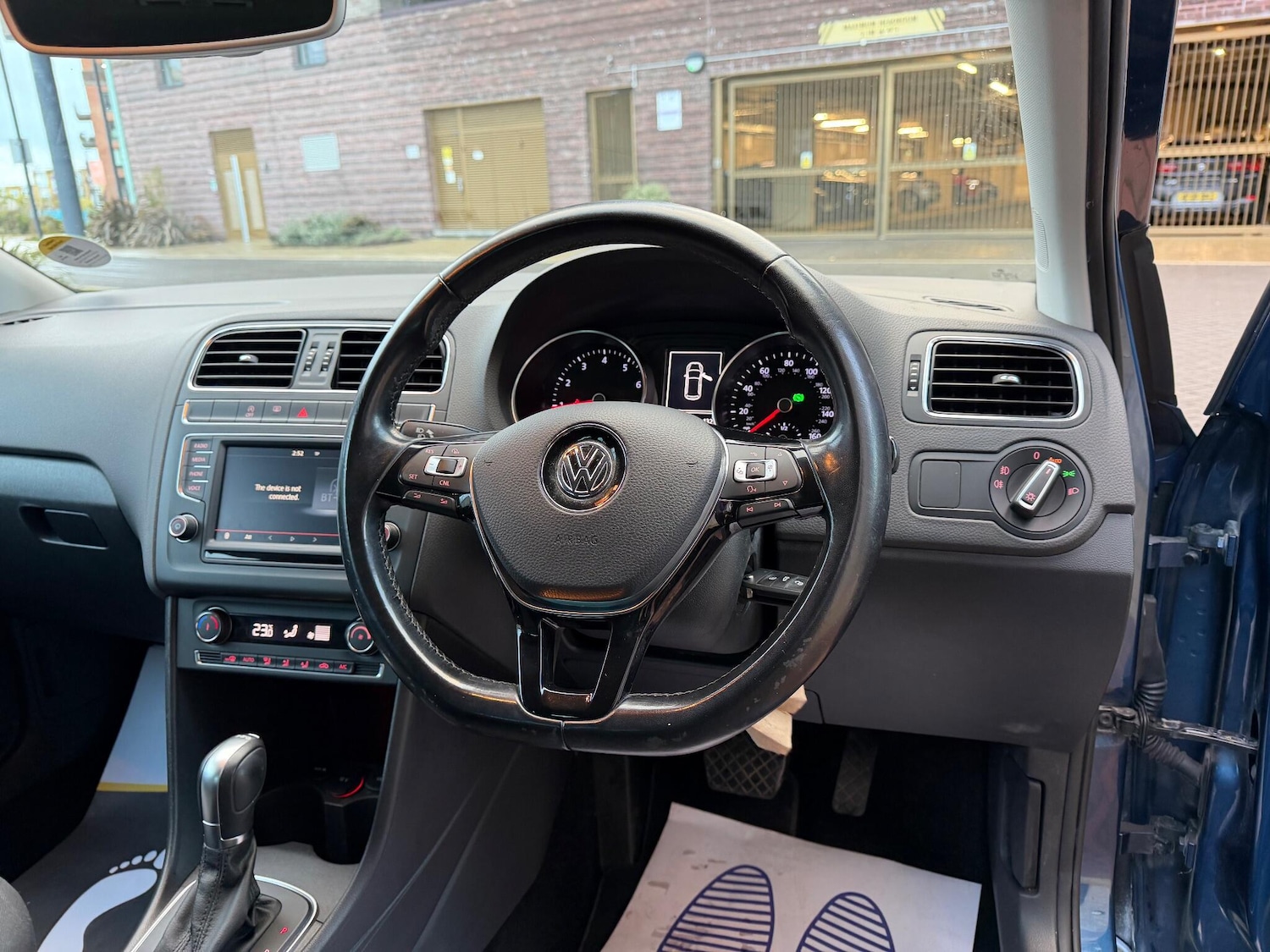 Used Volkswagen Polo 2015 for sale - 76855664: Photo 33