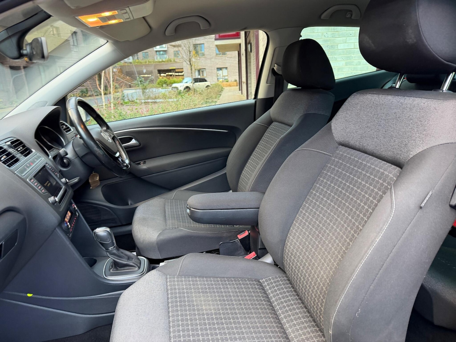 Used Volkswagen Polo 2015 for sale - 76855664: Photo 35