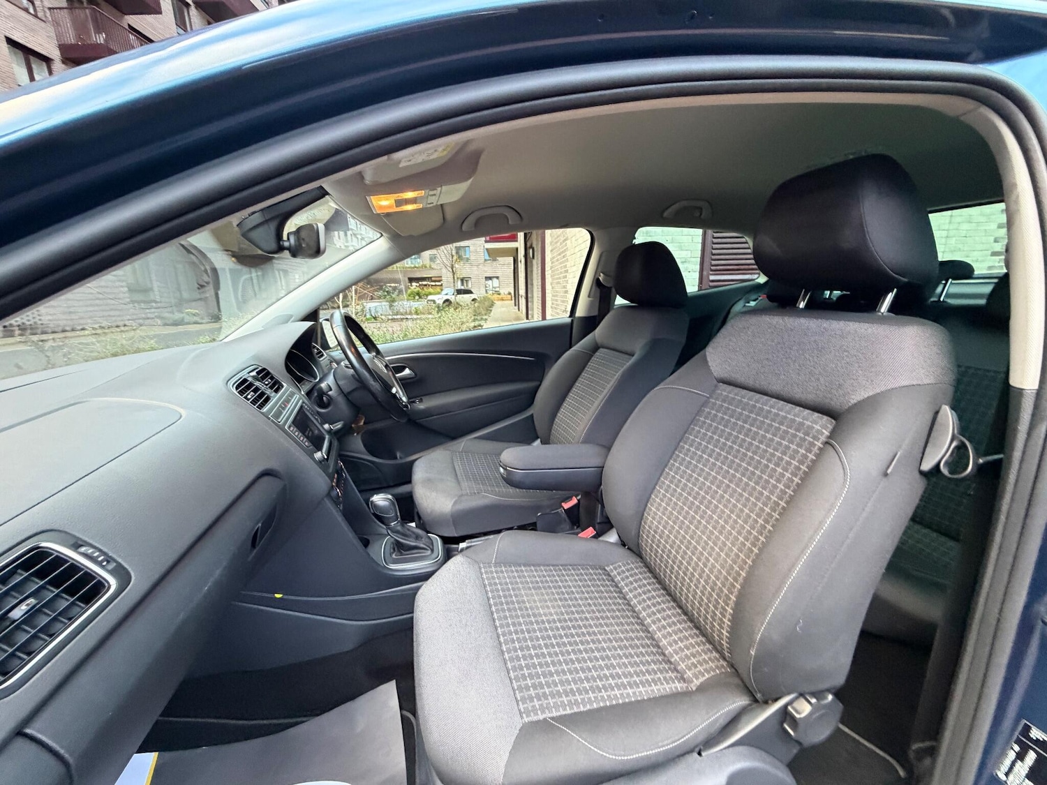 Used Volkswagen Polo 2015 for sale - 76855664: Photo 36