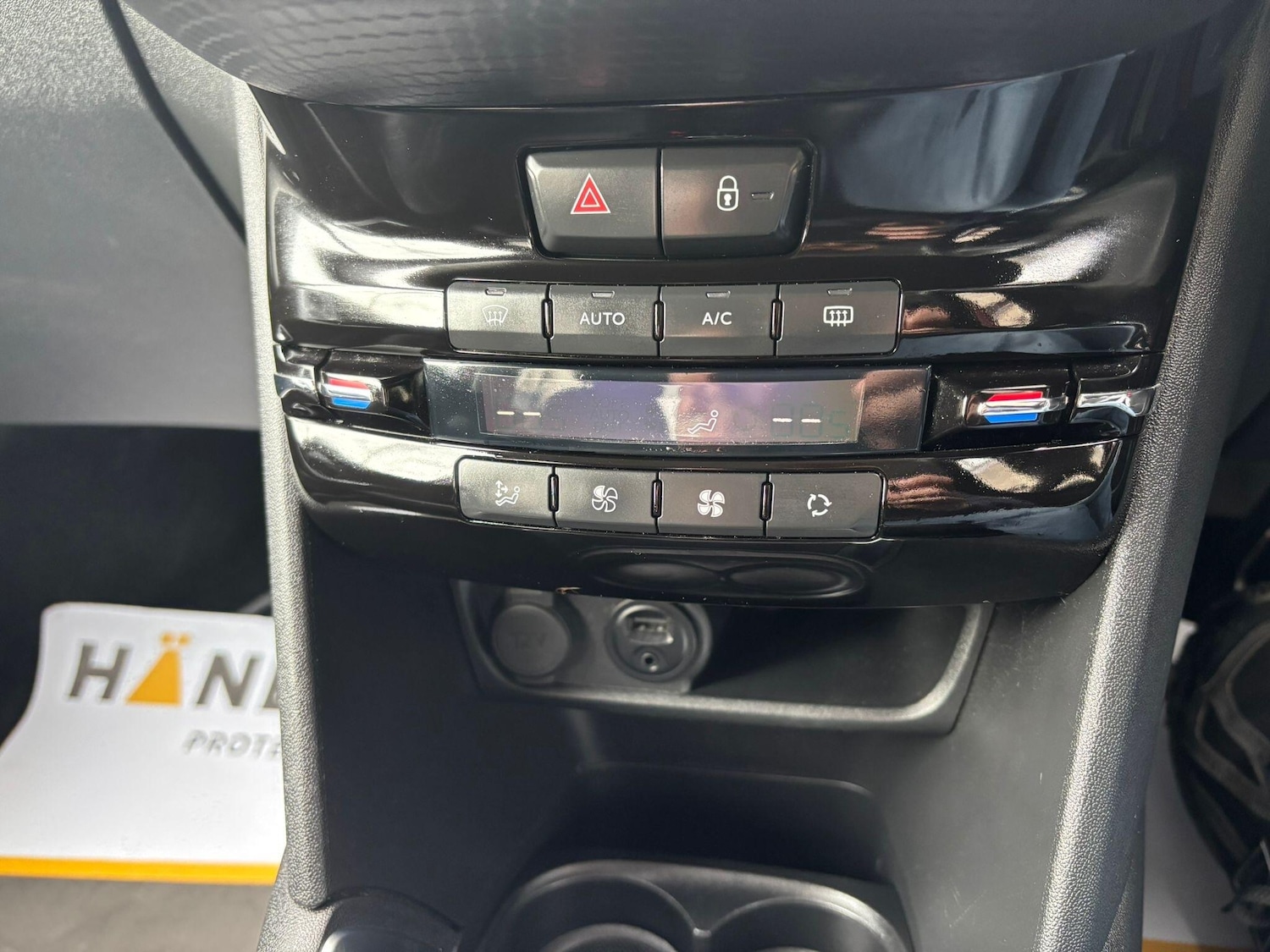 Used Peugeot 208 for sale - 77824109: Photo 48