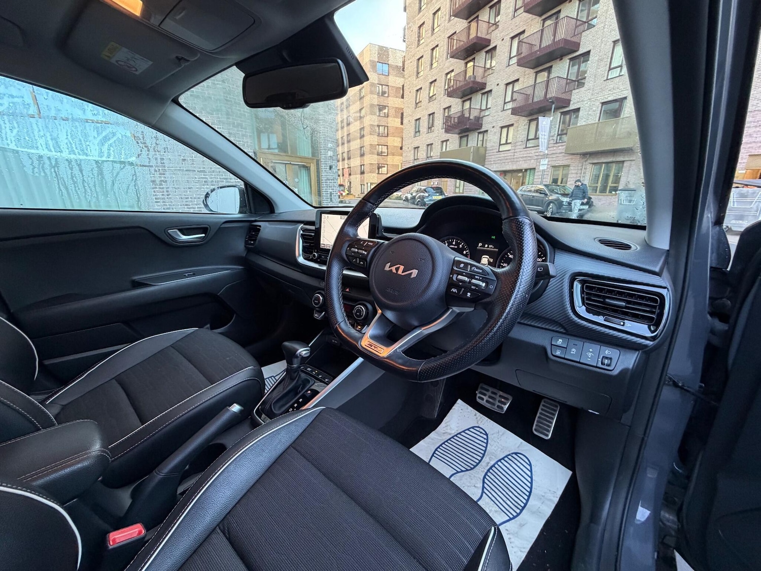 Used Kia Stonic 2023 for sale - 76780867: Photo 15