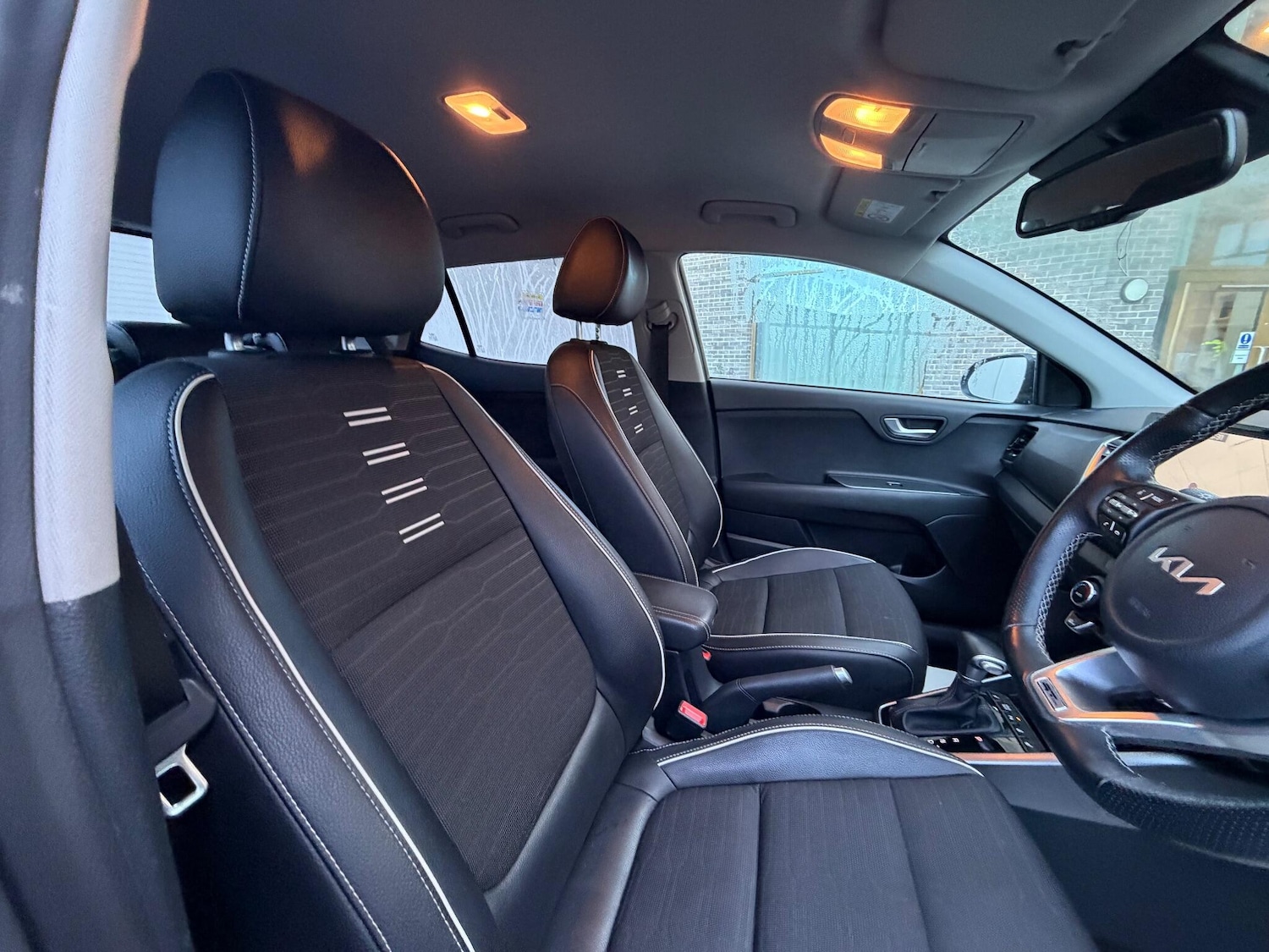 Used Kia Stonic 2023 for sale - 76780867: Photo 19