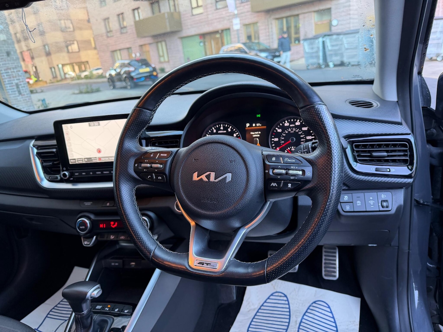 Used Kia Stonic 2023 for sale - 76780867: Photo 30