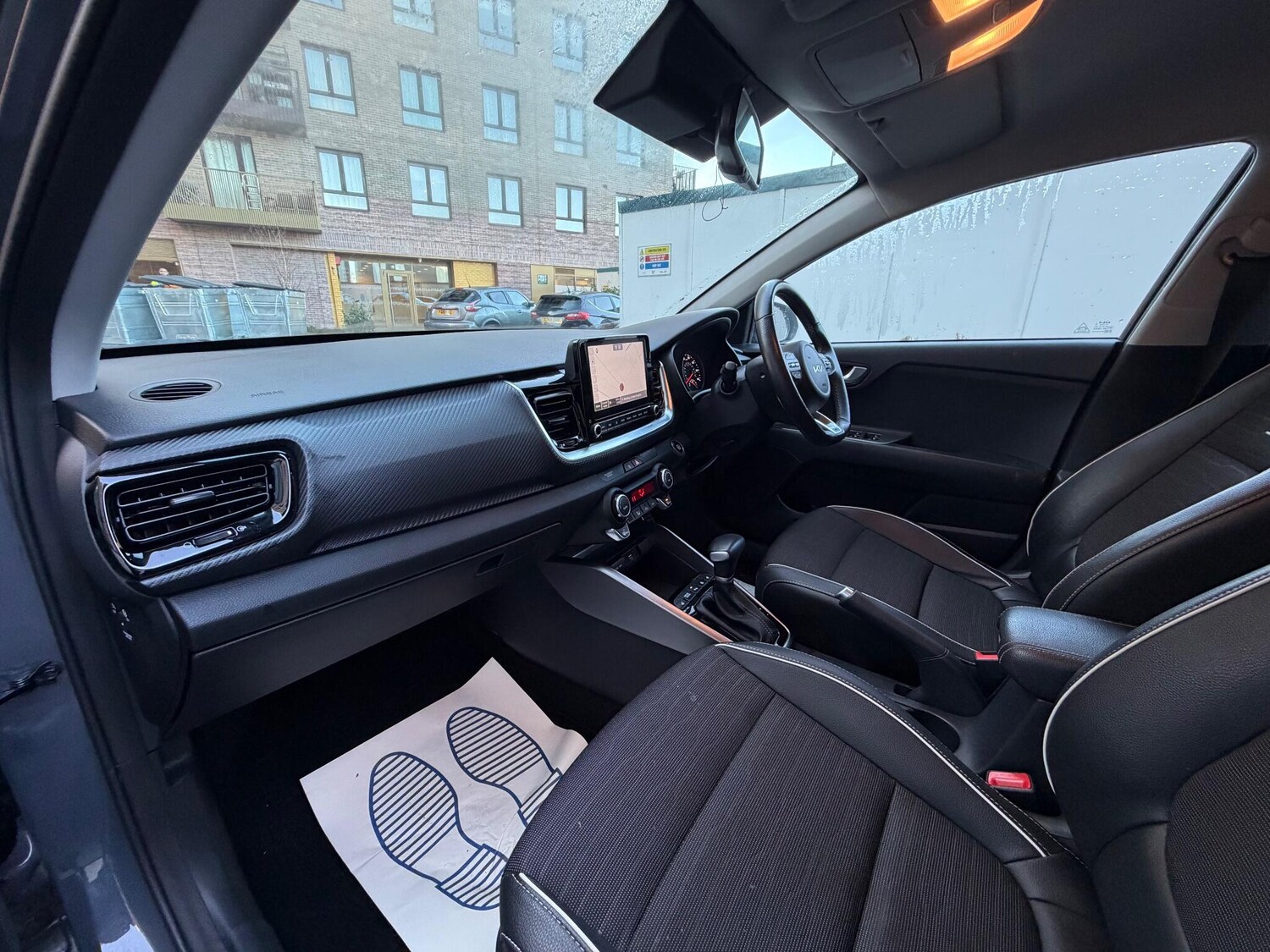 Used Kia Stonic 2023 for sale - 76780867: Photo 32