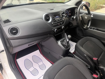 Used Hyundai i10 2018 for sale - 76996872: Photo