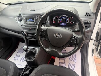 Used Hyundai i10 2018 for sale - 76996872: Photo