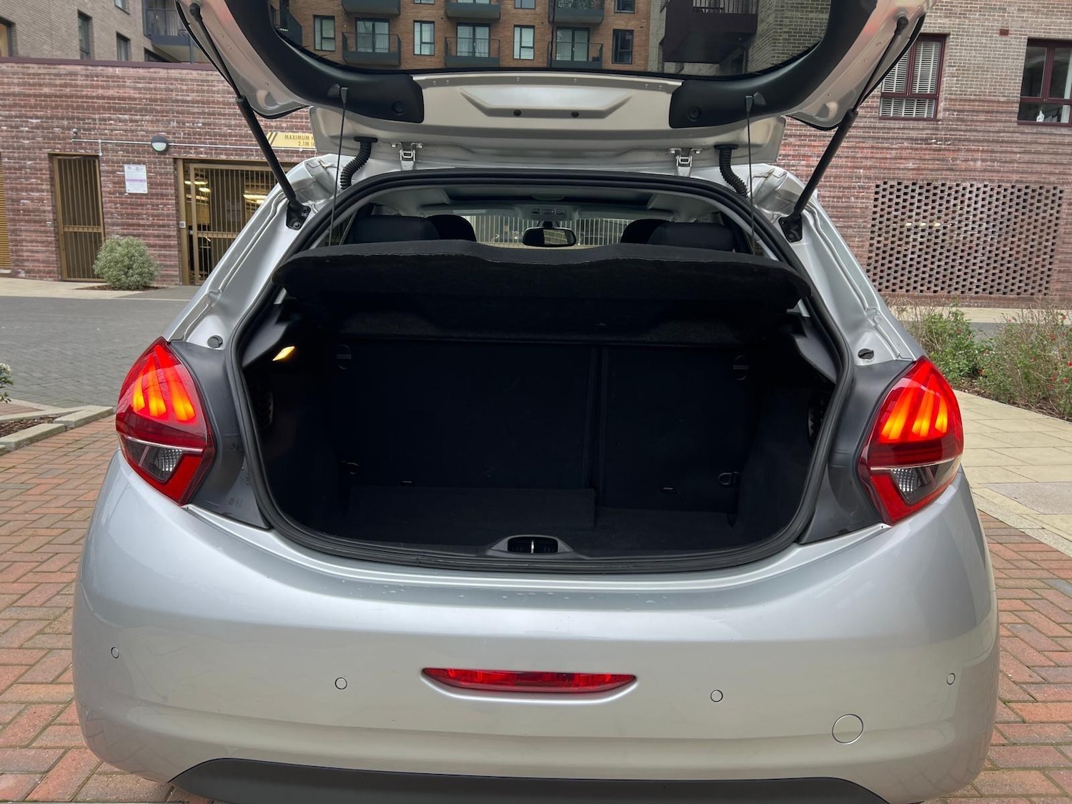 Used Peugeot 208 2016 for sale - 77066318: Photo 24