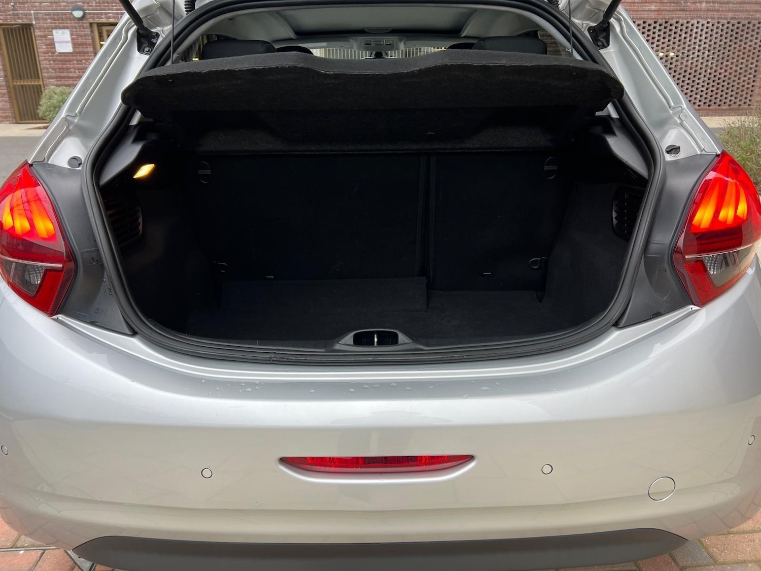 Used Peugeot 208 2016 for sale - 77066318: Photo 25