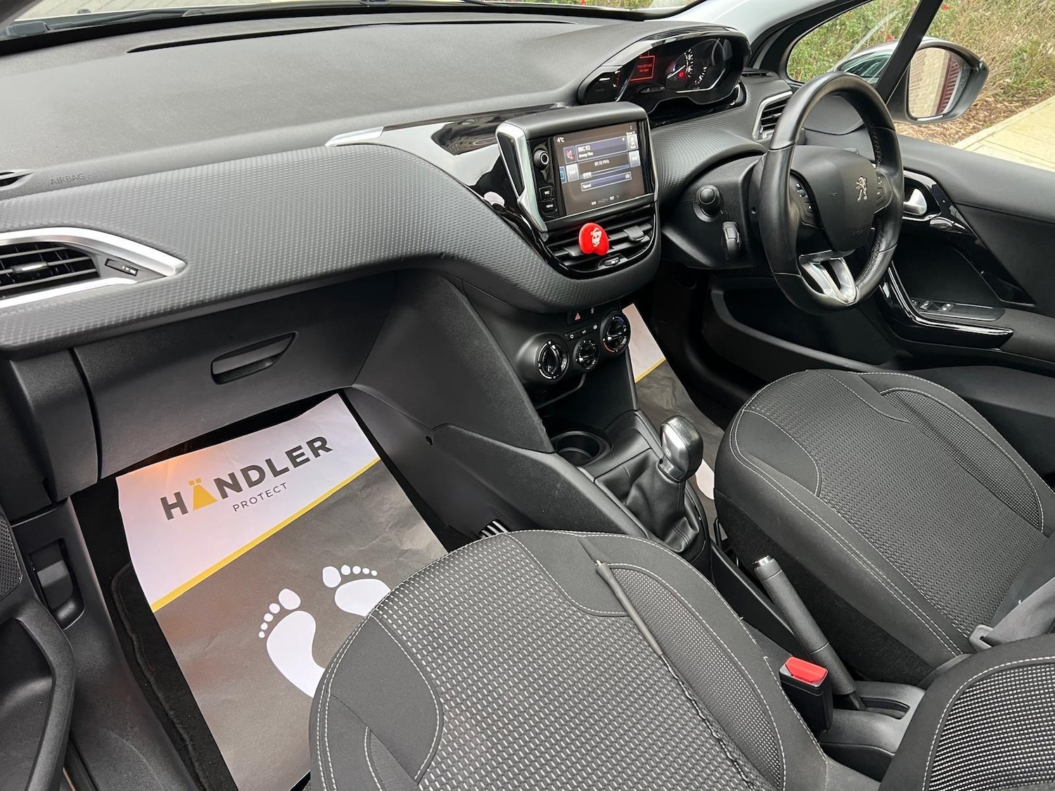 Used Peugeot 208 2016 for sale - 77066318: Photo 27