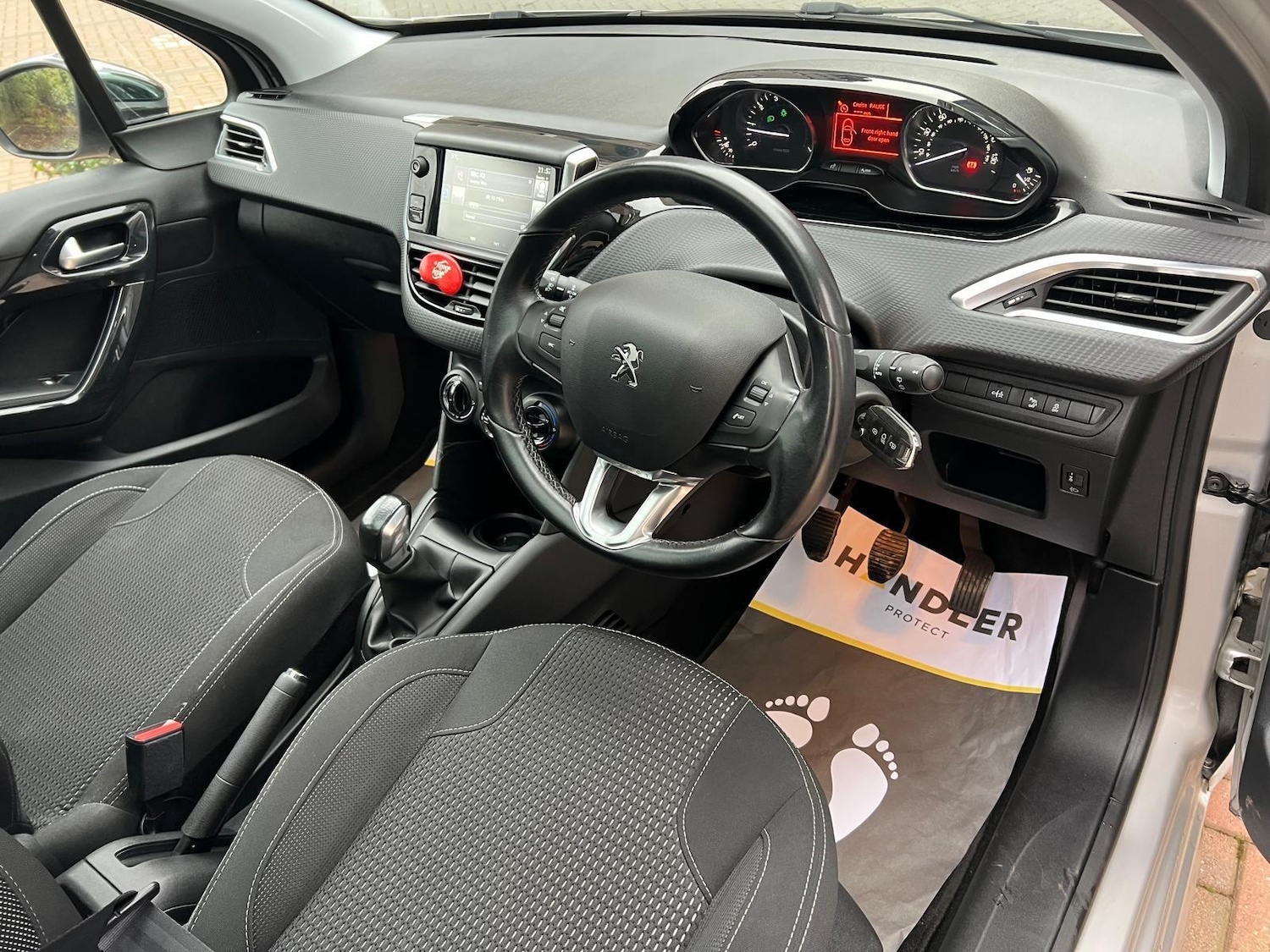 Used Peugeot 208 2016 for sale - 77066318: Photo 29