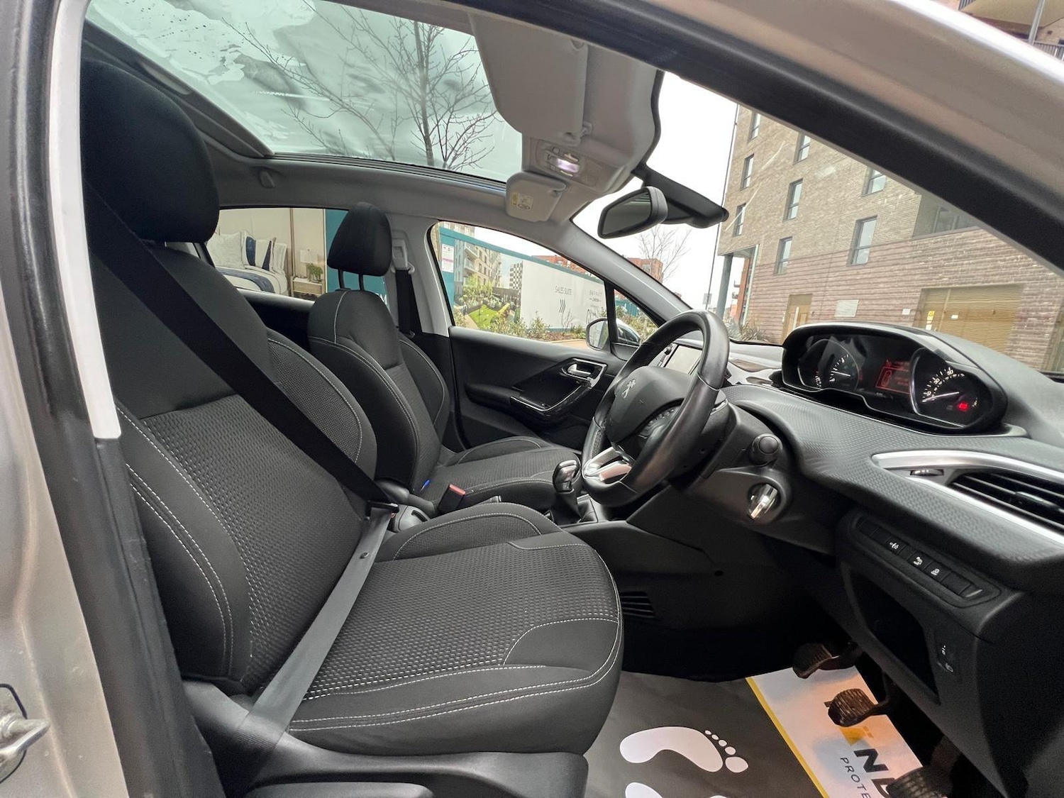 Used Peugeot 208 2016 for sale - 77066318: Photo 3