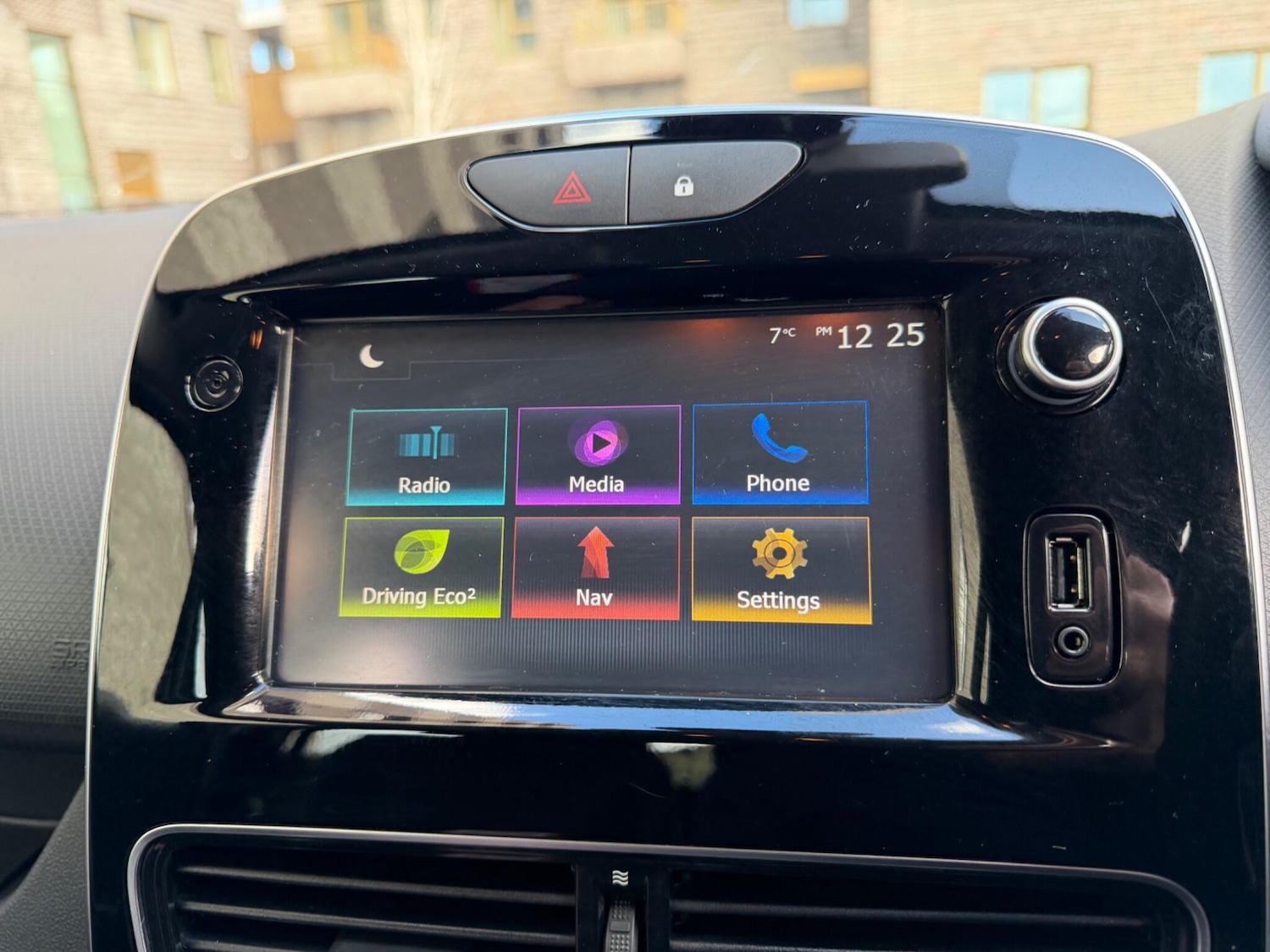 Used Renault Clio 2017 for sale - 77377456: Photo 32