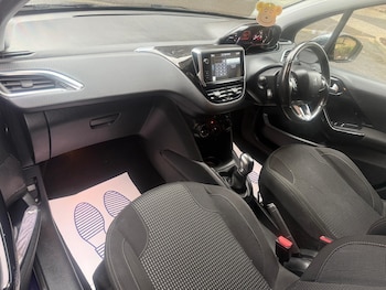 Used Peugeot 208 2015 for sale - 76432517: Photo