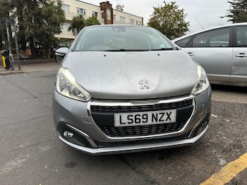 Peugeot - 208