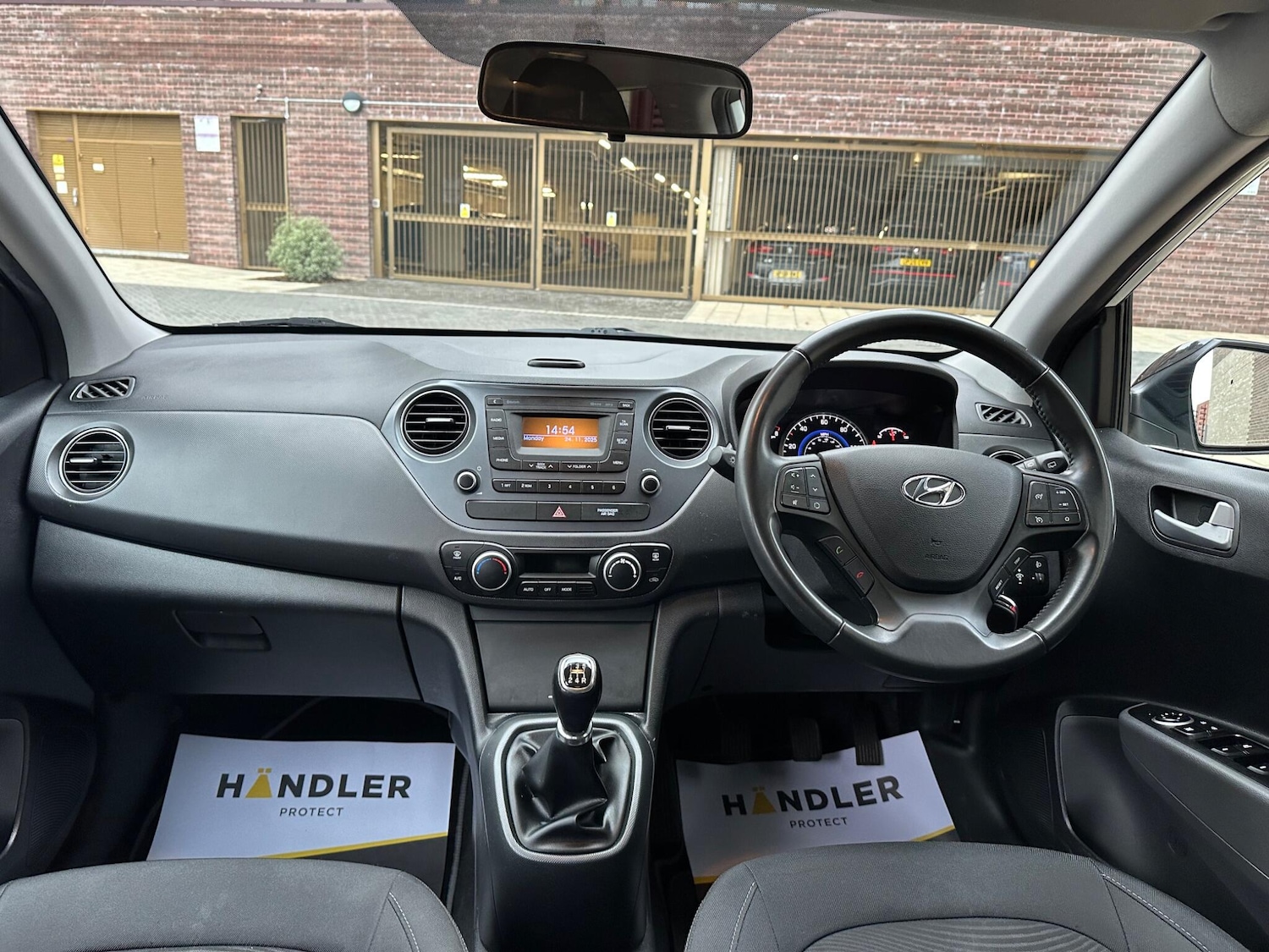 Used Hyundai i10 2018 for sale - 76701953: Photo 24