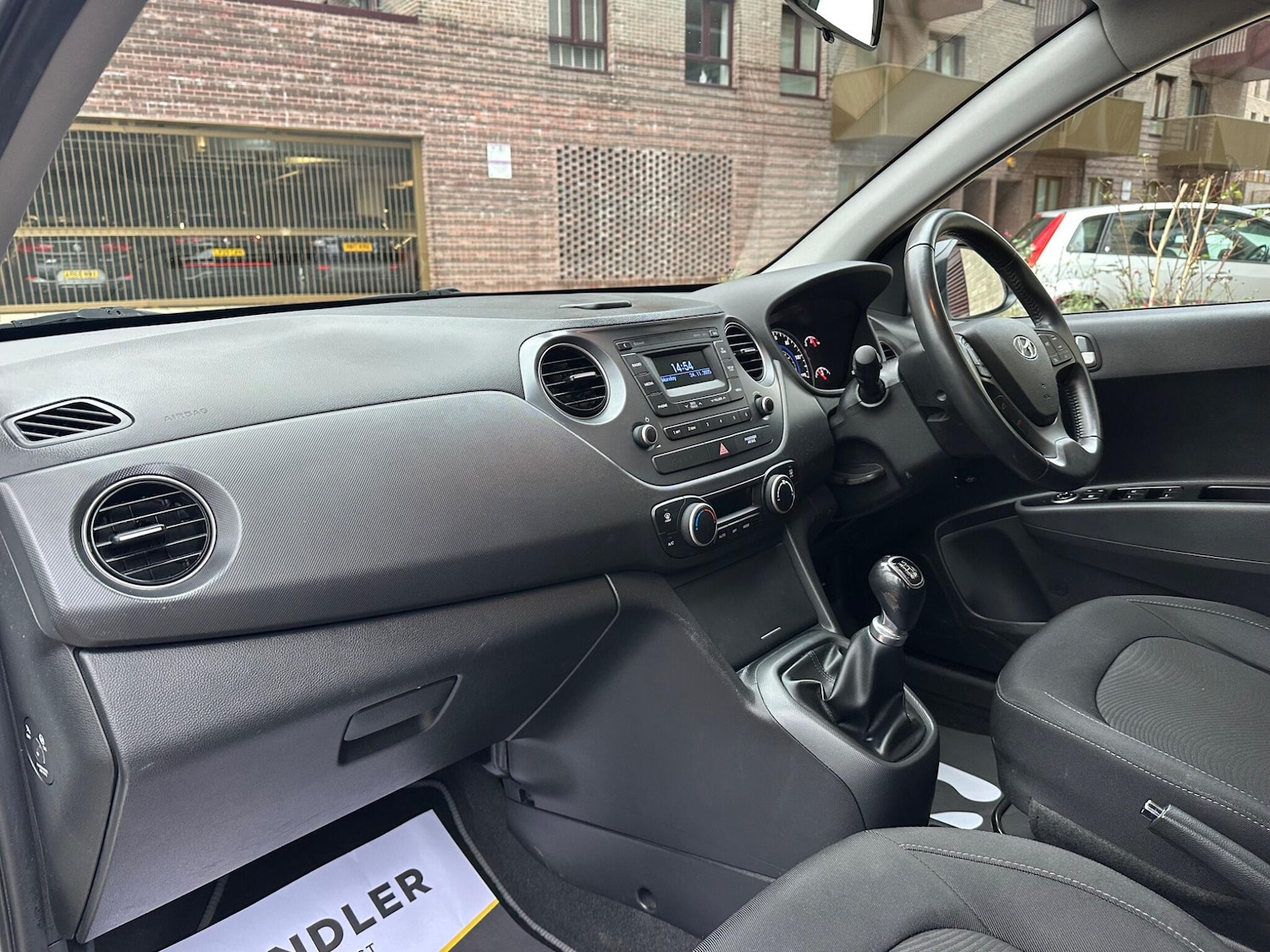 Used Hyundai i10 2018 for sale - 76701953: Photo 3