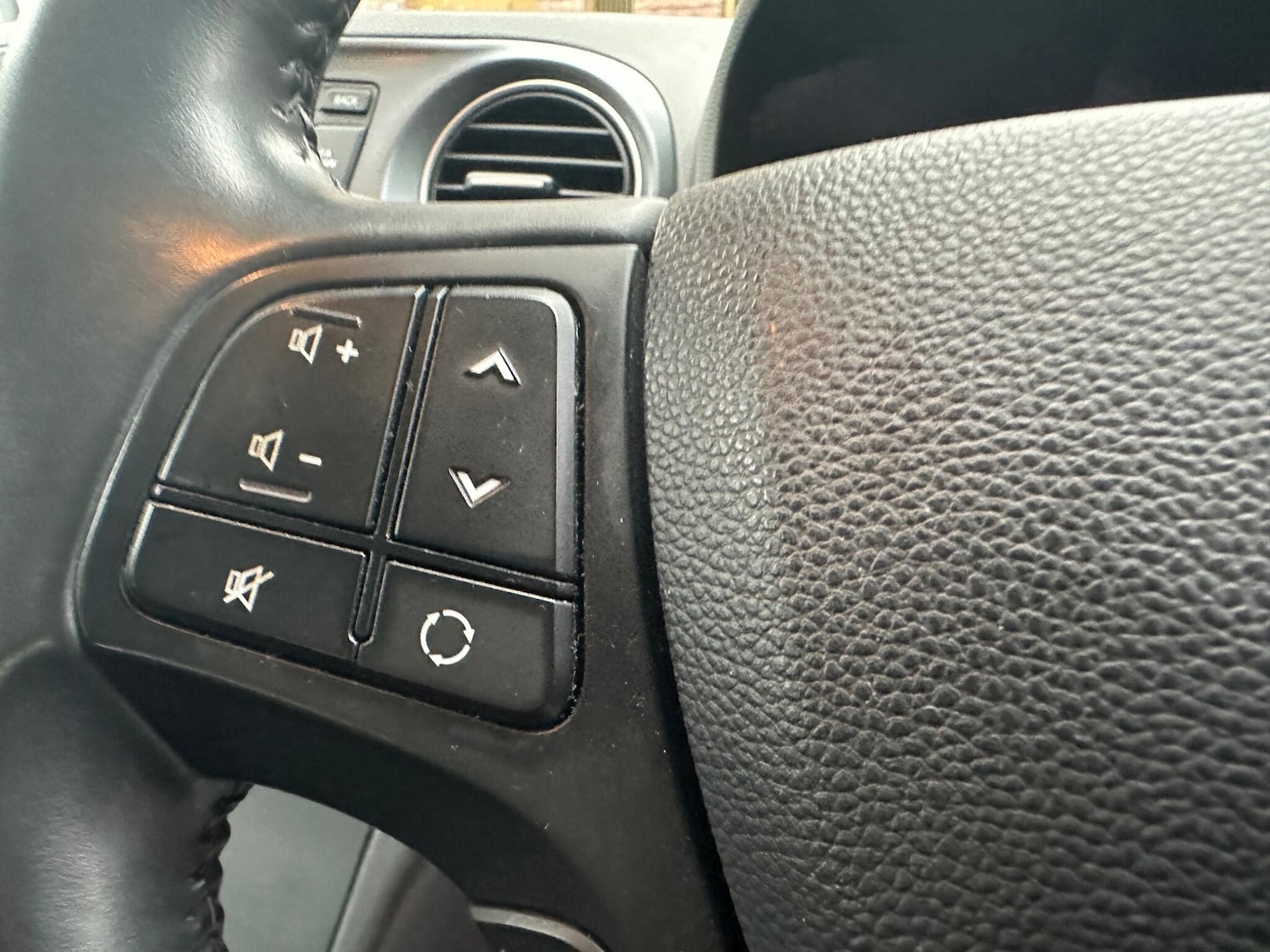 Used Hyundai i10 2018 for sale - 76701953: Photo 35