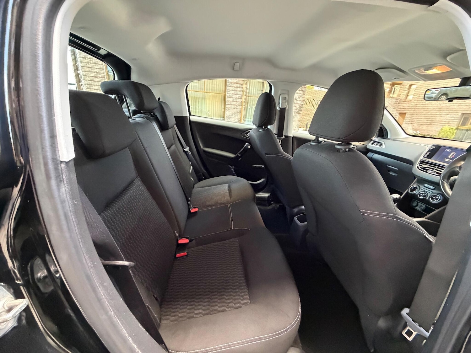 Used Peugeot 208 2016 for sale - 76913827: Photo 34