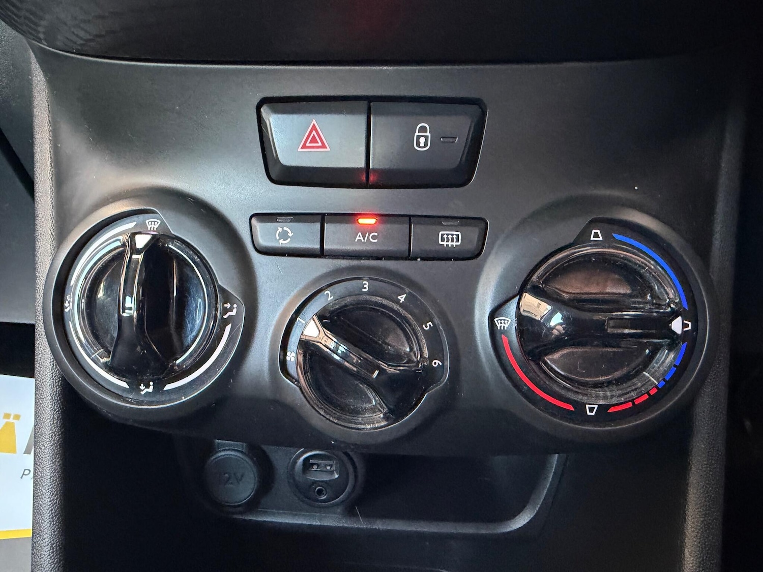 Used Peugeot 208 2016 for sale - 76913827: Photo 38