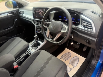 Used Volkswagen T-Roc 2023 for sale - 75402426: Photo