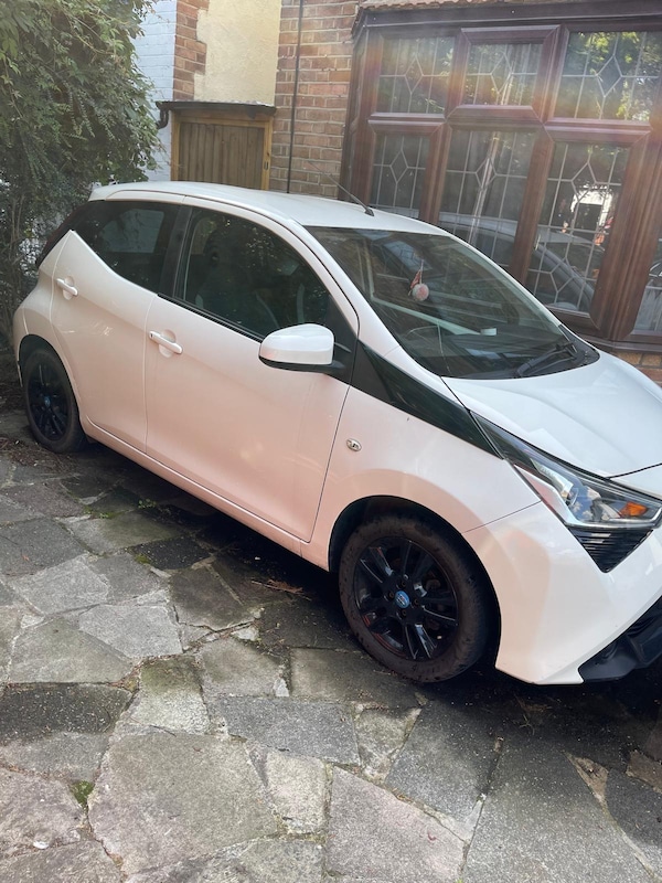 Used Toyota AYGO 2018 for sale - 75302038: Photo 2