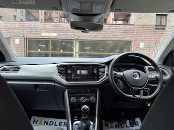 Used Volkswagen T-Roc 2020 for sale - 78562389: Photo