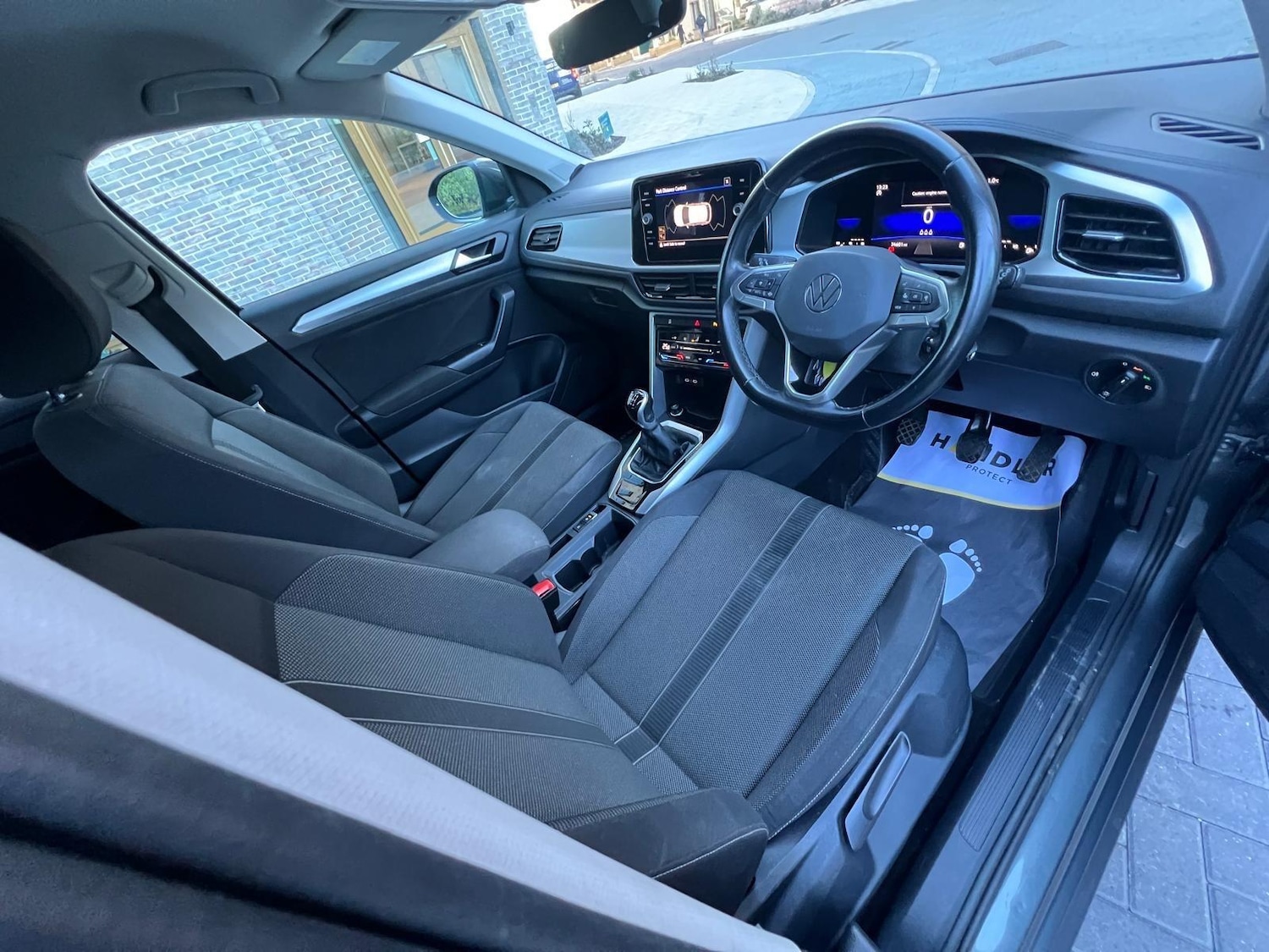 Used Volkswagen T-Roc 2023 for sale - 77109513: Photo 14