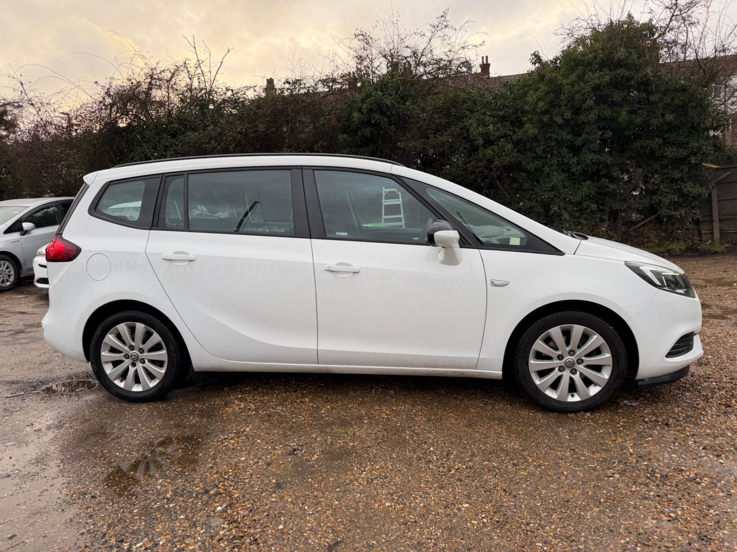 Used Vauxhall Zafira 2017 for sale - 77484219: Photo 2