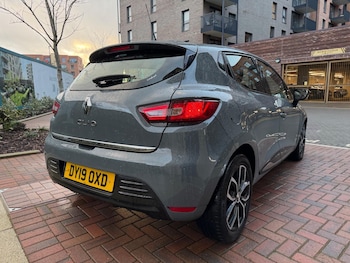 Used Renault Clio 2019 for sale - 76855673: Photo